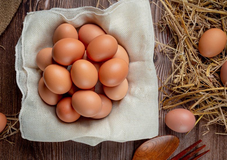 Grippe aviaire et hausse des prix : pourquoi les gens mangent de moins en moins d’œufs